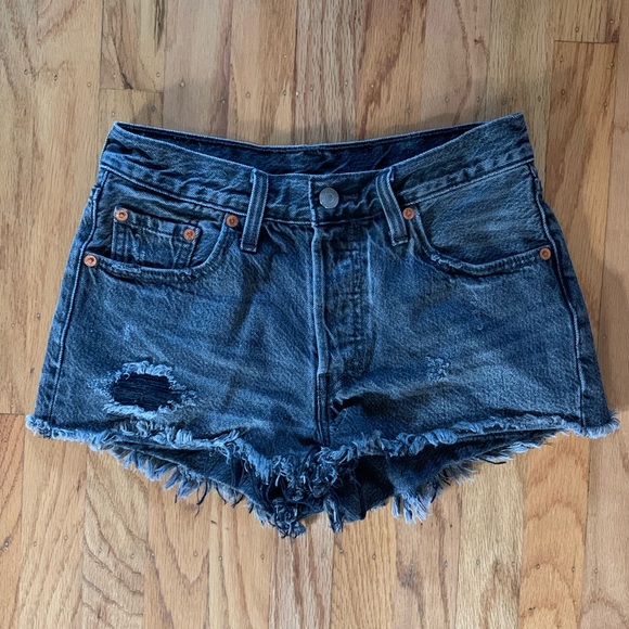 levi 501 grey denim shorts - Picture 3 of 8